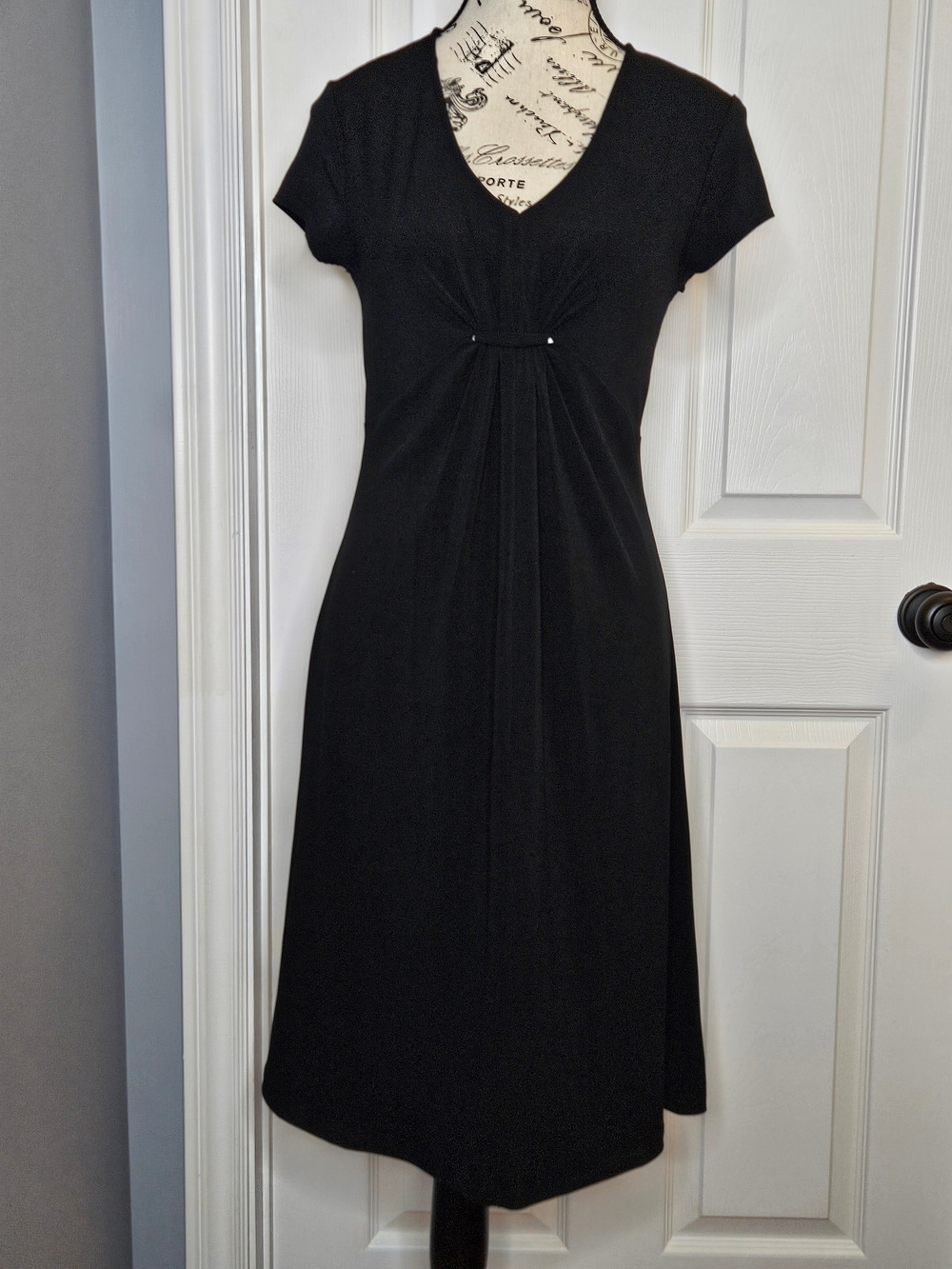 NWOT Reitmans Black Front Pleat V-Neck Short Sleeve Dress Size XS Knee Length